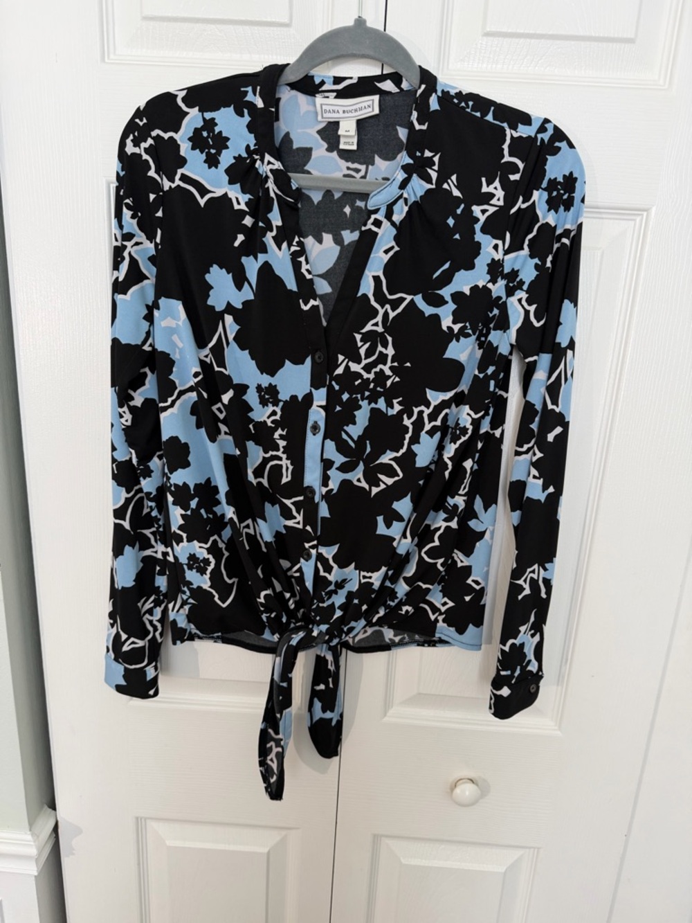 Dana Buchman Black & Light Blue Floral Tie-Front Button Down Top